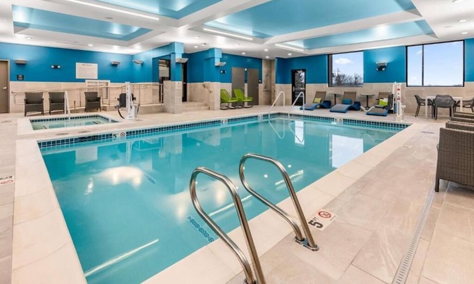 Tigard Hotel | Comfort and Convenience! 2 Relaxing Units, Pool, Short Drive to Oregon Zoo!