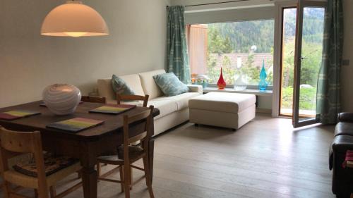 Celerina-Schlarigna Apartment | Comfort and sunshine in Celerina Chesa Prasura