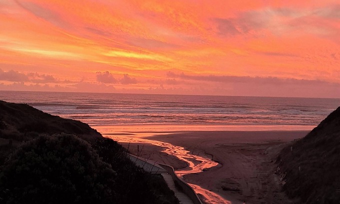 Baylys Beach House | Comfort and the Best Seat in the West to View the Tasman Sea