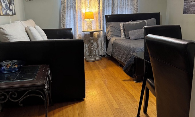 Jefferson Park Apartment | Comfort/Clean!: Free Parking 15 min ORD/Downtown3