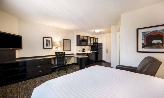 Gwinnett Place Resort | Comfort & Convenience! Pet-friendly Property w/Parking, Full Kitchen!