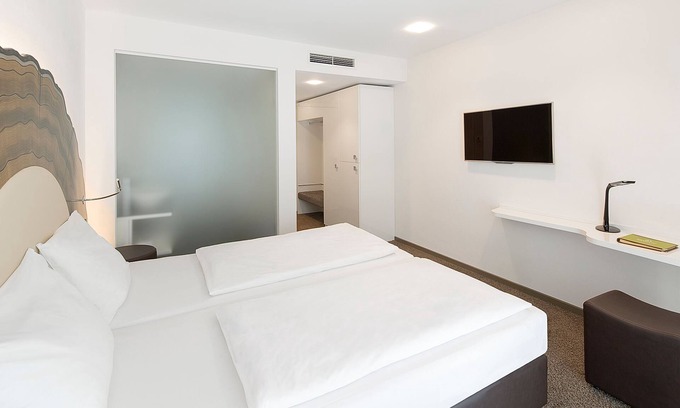 Emmendingen House | Comfort Double Room with Balcony - TAOme - Feng Shui Stadhotel Breisgau