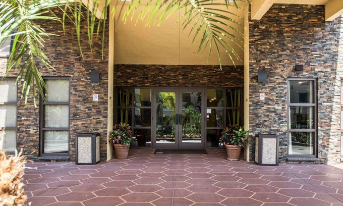Lantana Hotel | Comfort Inn & Suites Lantana - West Palm Beach South