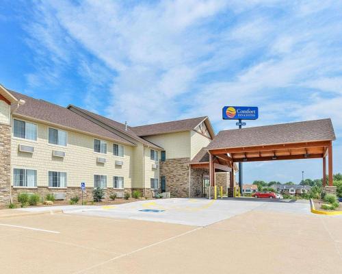 Le Claire Hotel | Comfort Inn & Suites Riverview near Davenport and I-80