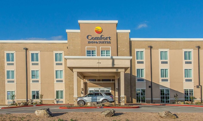 Ira Hotel | Comfort Inn & Suites