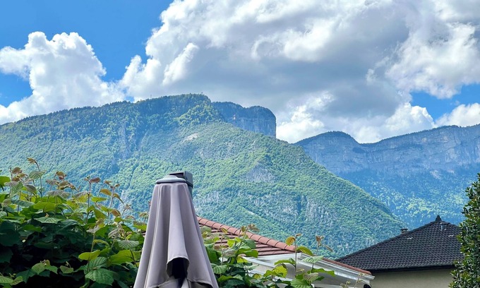 Saint-Egreve Bed & Breakfast | Comfort room in guest house l Tram