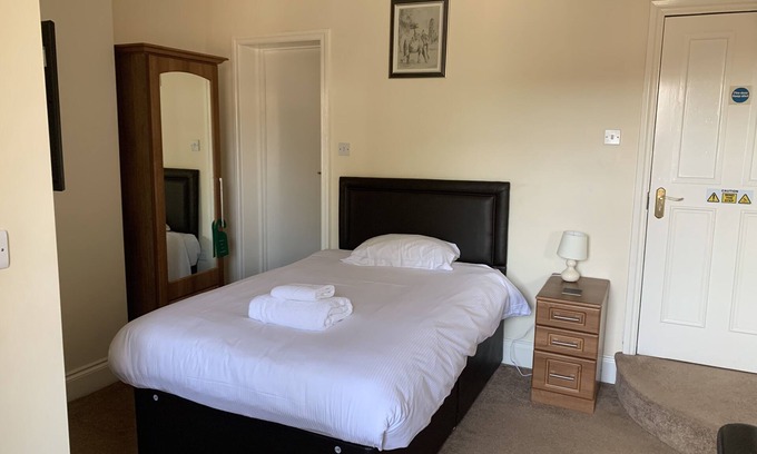 Retford House | Comfort Single Ensuite at The Lawns Guest House