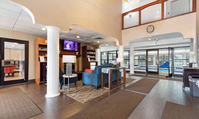 Lombard Hotel | Comfort Suites Lombard - Addison