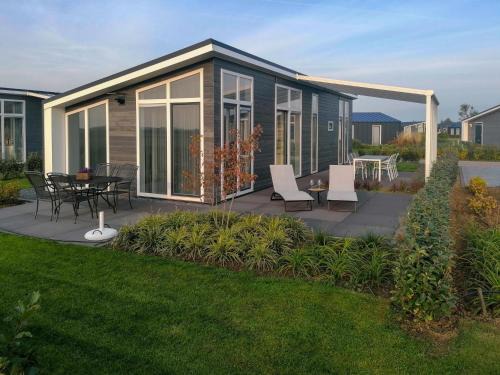 Wemeldinge House | Comfortabel en modern ingericht huis met uitzicht op het landschap 45