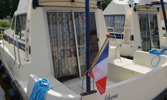 Pontailler-sur-Saone Boat Rental | Comfortable boat at dock for 5, Pontailler-sur-Saône, near shops