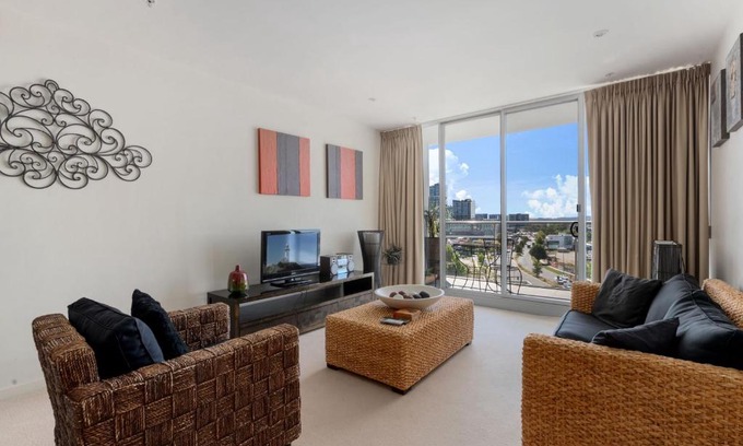 Phillip Apartment | Comfortable 1-Bed Apartment with Balcony
