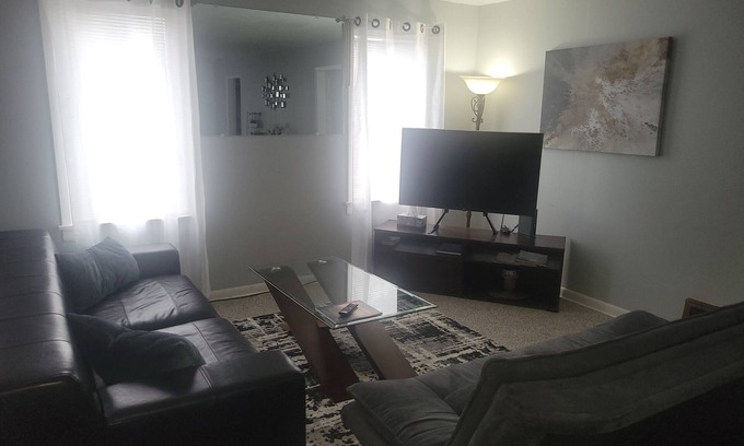 Brighton House | Comfortable 2 BR unit blocks from light Rail Train
