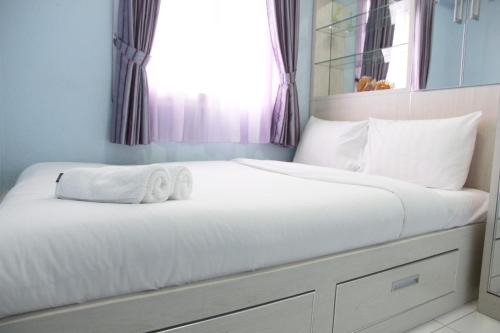 Pekayon Jaya Apartment | Comfortable 2BR Mutiara Bekasi Apartment By Travelio