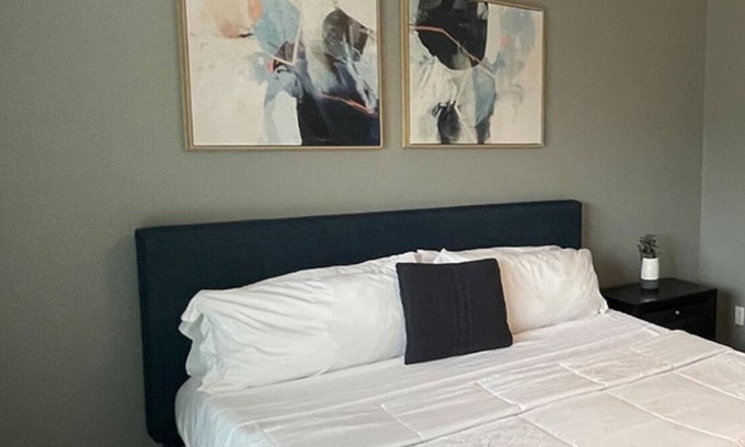 Kreole Apartment | Comfortable 3BR & 2BA/Full Kitchen/Parking