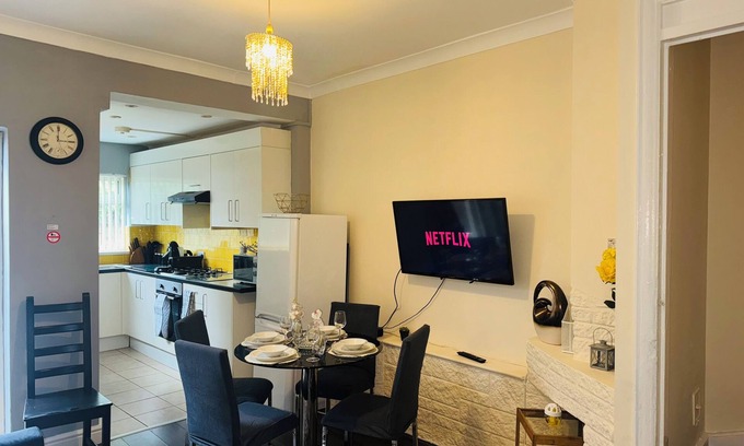 Wyken House | Comfortable 4-bedroom house close to Coventry city centre