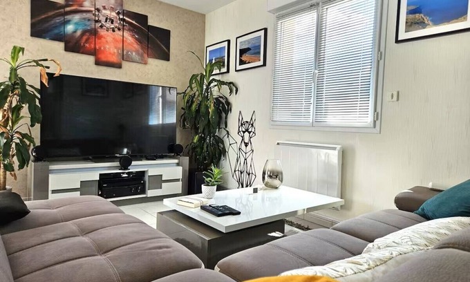 Bourg-en-Bresse Villa | Comfortable 5* villa in Bourg en Bresse, quiet location with private pool.