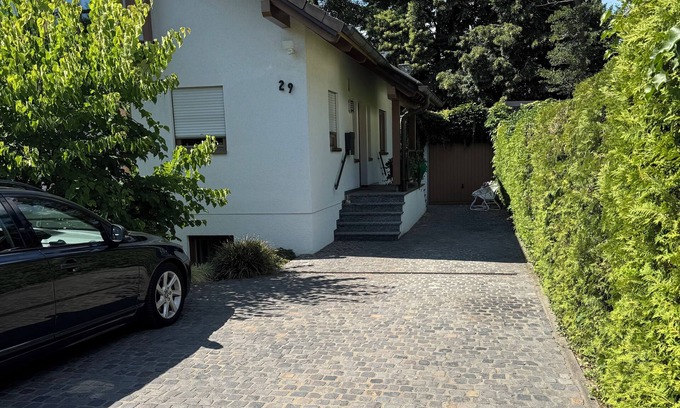 Sankt Augustin Apartment | Comfortable and quiet apartment in a great location with parking space