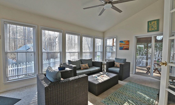 Clearwater House | Comfortable and Dog Friendly 4 Bed/2.5 bath House in the Clearwater community! Wifi, Pool, Tennis, Beach Town, Pets Allowed!