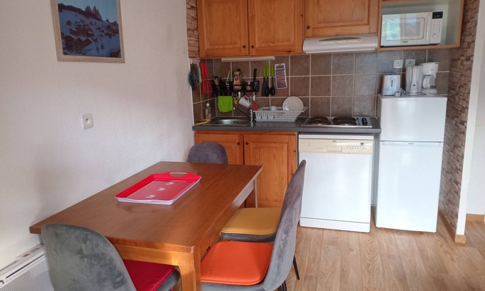 Albiez-le-Vieux Apartment | Comfortable apartment, 300m from slopes and shops, south-facing balcony, parking, pets allowed