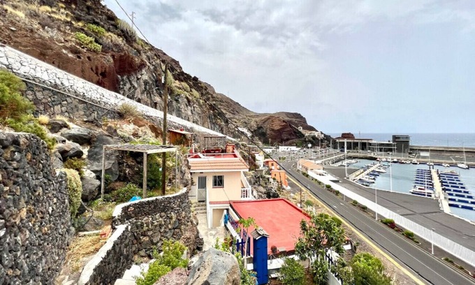 Puerto de la Estaca Apartment | Comfortable Apartment with spectacular sea views
