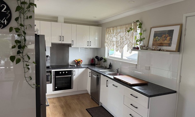 Birkdale House | Comfortable Bayside Home ~ One to Three Month Rental, flexible dates