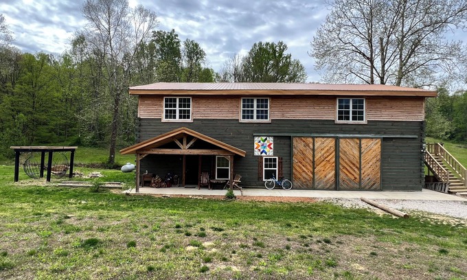 French Lick Cabin | Comfortable cabin. French Lick. Close to everything. Pet friendly. WiFi. Acerage