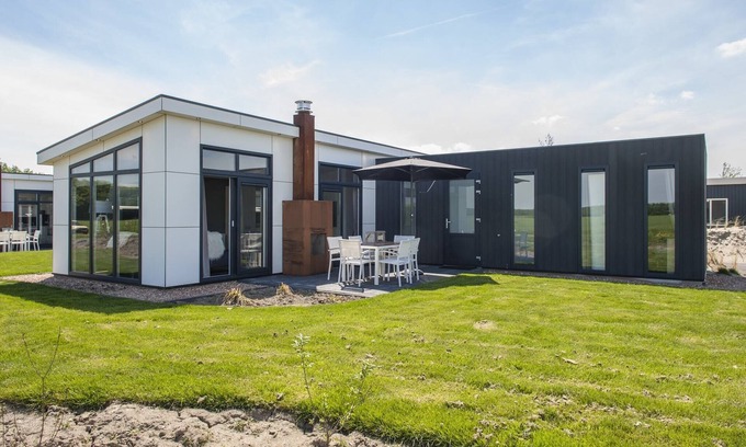 Municipality of Hellevoetsluis Ski Chalet | Comfortable chalet 4.5km from Rockanje