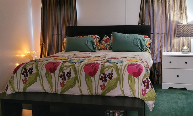 Princeton House | Comfortable Charming Ranch Getaway 4BR 3BA