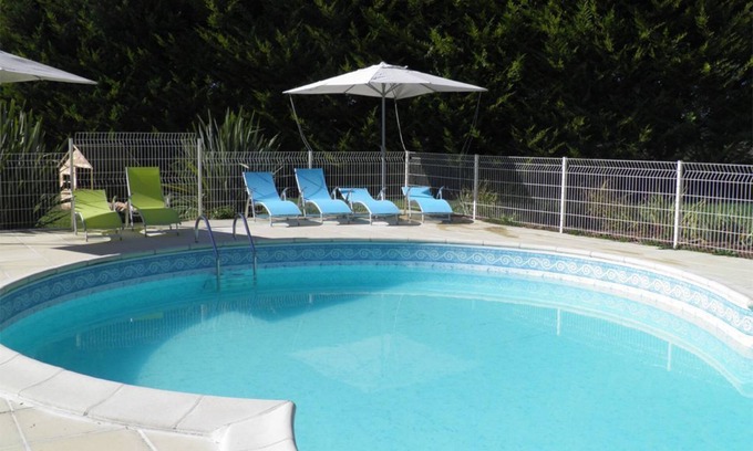 Haimps Cottage | Comfortable cottage for 6 people with swimming pool in lush greenery
