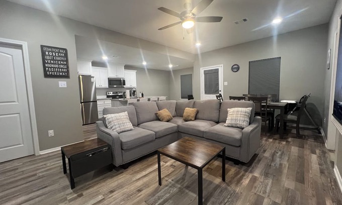 Beebe House | Comfortable & Cozy Private Bed New ConstructionnHouse w/Privacy Fence Backyard