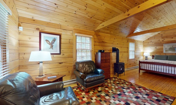 Northport Cabin | Comfortable dog-friendly cabin with fireplace & kitchenette near hiking trails