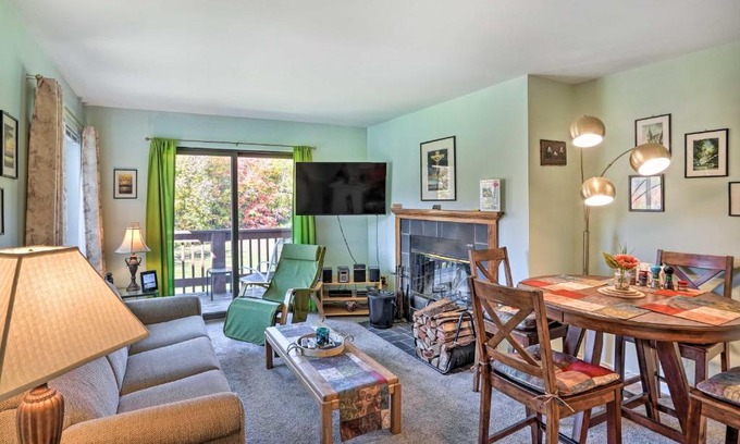 West Dover Apartment | Comfortable Dover Apartment Walk to Mt Snow!