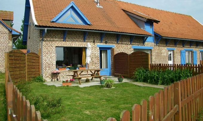 Meteren Cottage | Comfortable farmhouse stay with WIFI and pets allowed