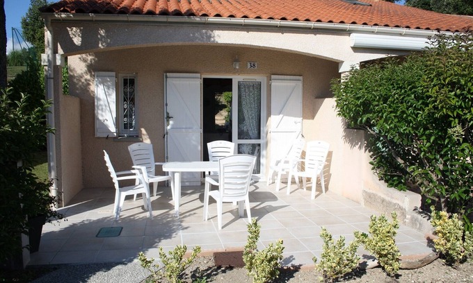 Meschers-sur-Gironde Villa | Comfortable Villa In Residence With Pool And Tennis Court
