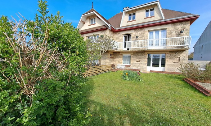 Coeur de Nacre Apartment | Comfortable apartment in villa with garden, 350 m from the beach/shops