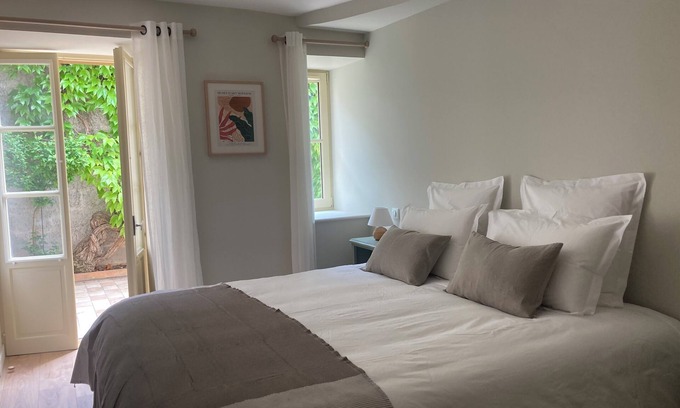 Savigny-les-Beaune Apartment | Comfortable apartment in the heart of a wine village, facing the château