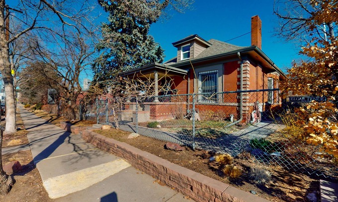 Lincoln Park Apartment | Comfortable guesthouse, prime location with patio