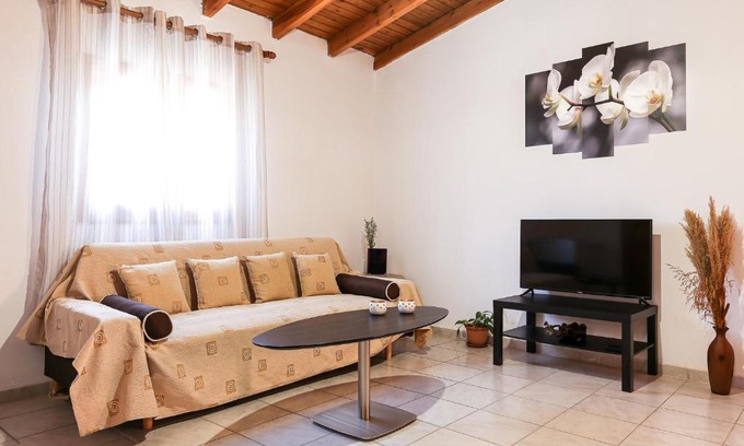 Vasilopoulo Apartment | Comfortable house in quiet area in Chania