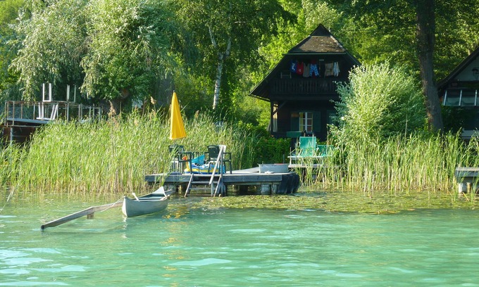 Krumpendorf am Woerther See House | comfortable house of wood direktly at the lakefront for 6 persons