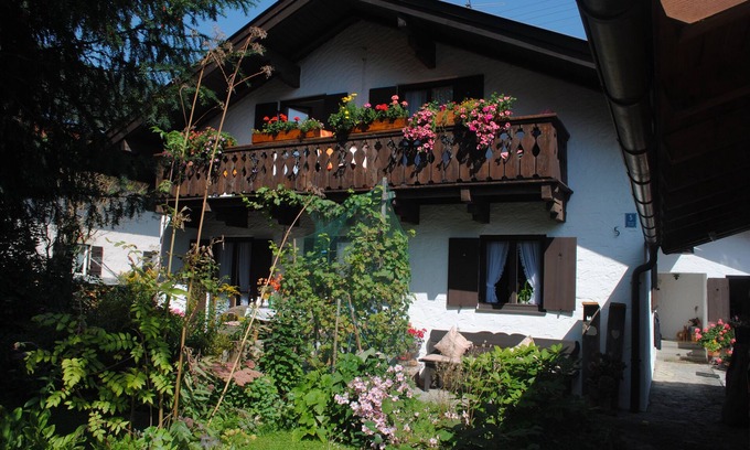 Farchant Apartment | Comfortable large apartments, centrally located, surrounded by nature, friendly