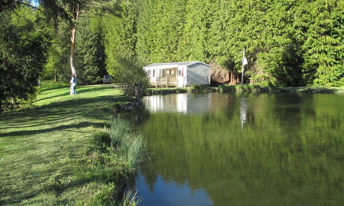 Moux-en-Morvan House | Comfortable mobile home with terrace on the edge of fishing ponds; small boat.