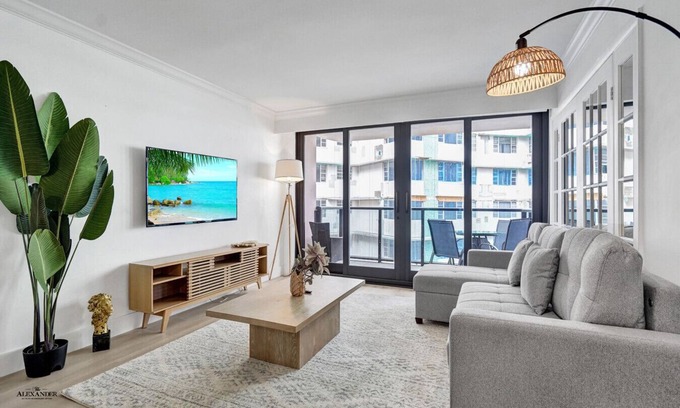 Mid Beach Apartment | Comfortable Ocean View Condo/Beach Service/1214