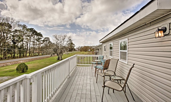 Theriot Apartment | Comfortable One Bedroom Apartment On 70 Acres south of Houma near Falgout Canal