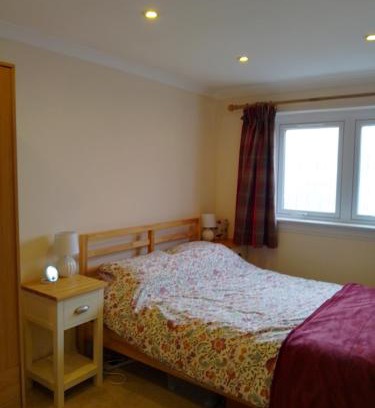 Longcroft House | Comfortable room with en suite