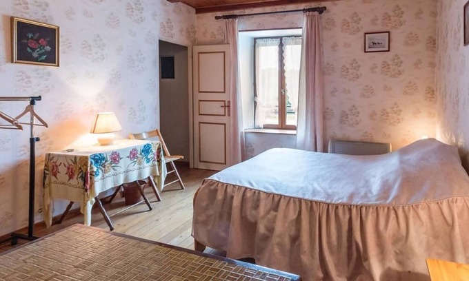 Melin Bed & Breakfast | Comfortable Rooms with Breakfast Included and Garden