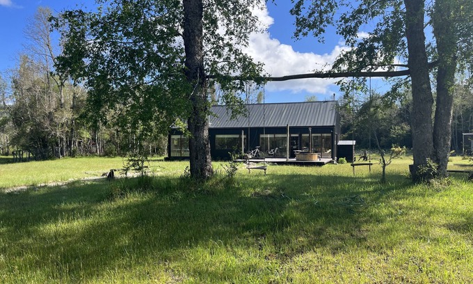 Panguipulli House | Comfortable Shed House to Visit and Rest in southern Chile, pet Friendly!