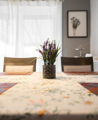 Brossard Apartment | Comfortable spacious house with parking