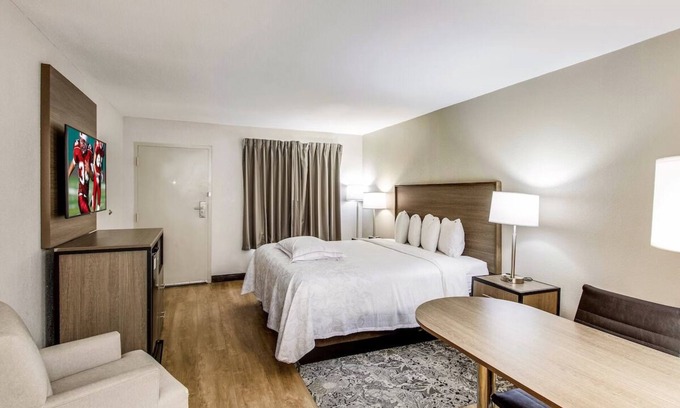 Addison Hotel | Comfortable Stay Near Addison Circle Park - Couple Stay w/Pool Access
