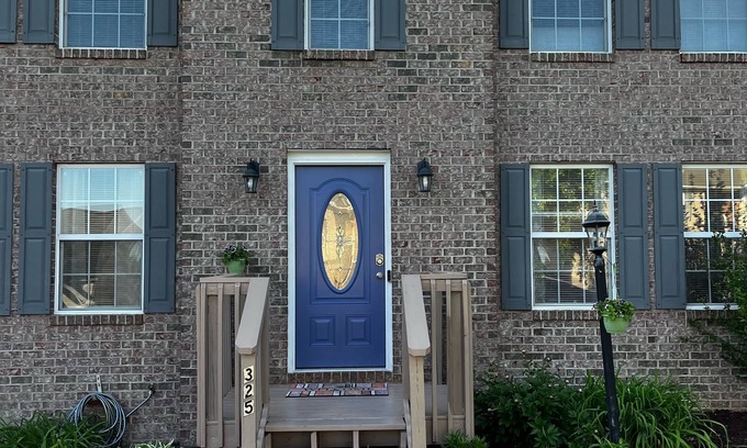 Christiansburg House | Comfortable stay for your family, friends and/or groups of 8 people.