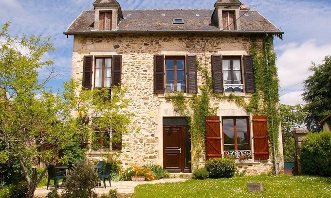 Saint-Mesmin Other | Comfortable stone 4-bedroom country house with large 6m x 6 m family room